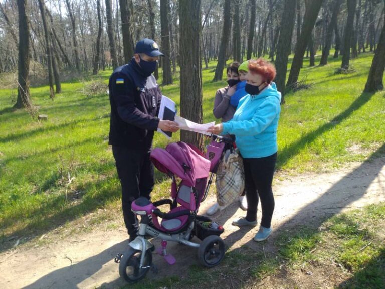 Рятувальники нагадують батькам про необхідність дбати про безпеку дітей