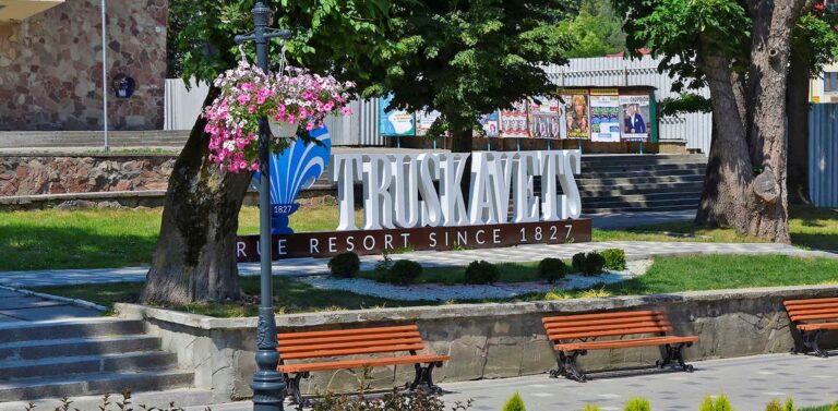 Відпочинок та лікування в Трускавці: здоров’я та релакс у серці Карпат
