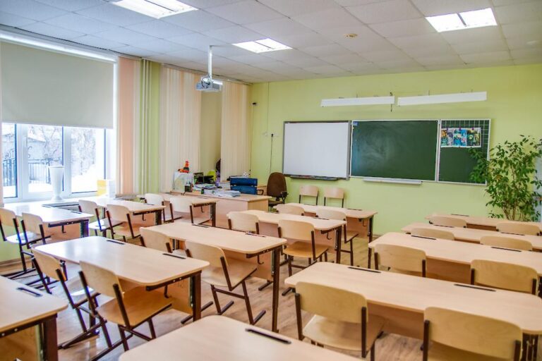 Зарахування до 1 класу у 2026 році: правила, документи та терміни