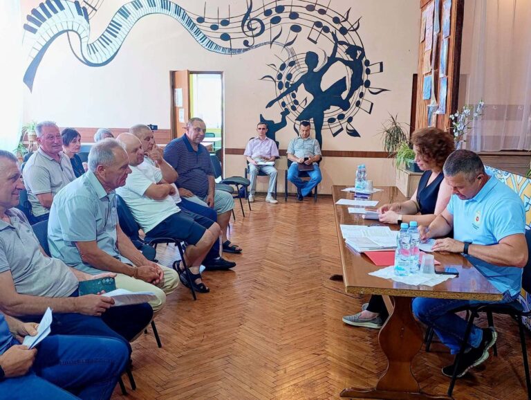 Директори шкіл Красненської громади продовжать роботу: селищна рада підтримала укладання нових контрактів