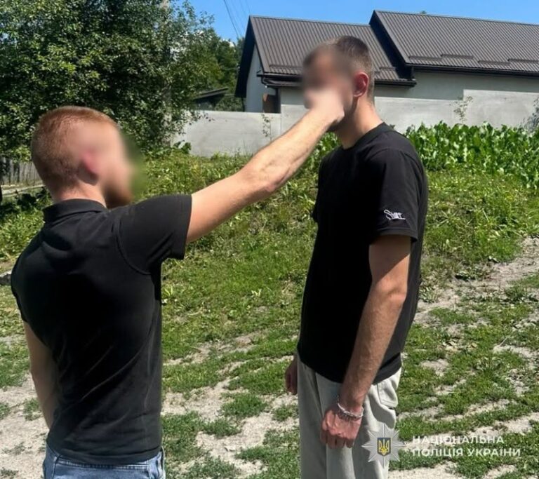 На Золочівщині поліцейські викрили зловмисника, який жорстоко побив мешканця сусіднього села