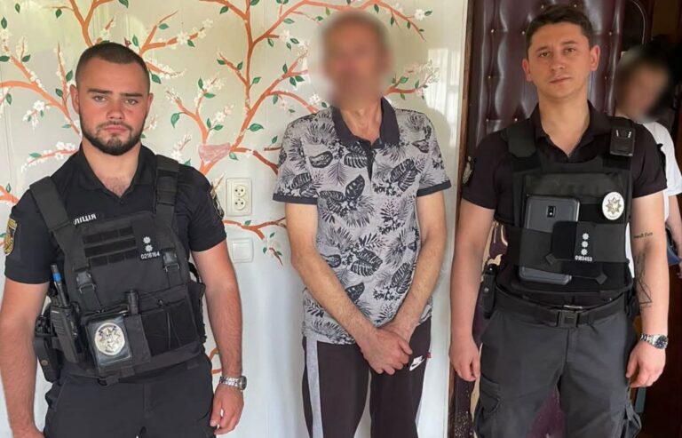 На Бущині поліцейські розшукали чоловіка, який заблукав у лісі