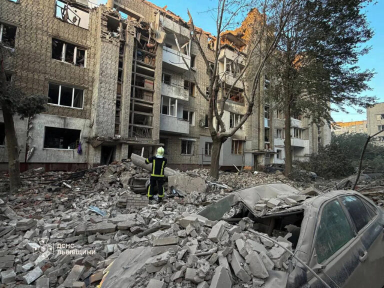 У Львові вже 31 постраждалий після нічної атаки РФ: пошкоджено понад 20 будинків, школу та дитсадки