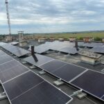 Буська лікарня стає енергонезалежнішою: на даху встановили сонячні панелі