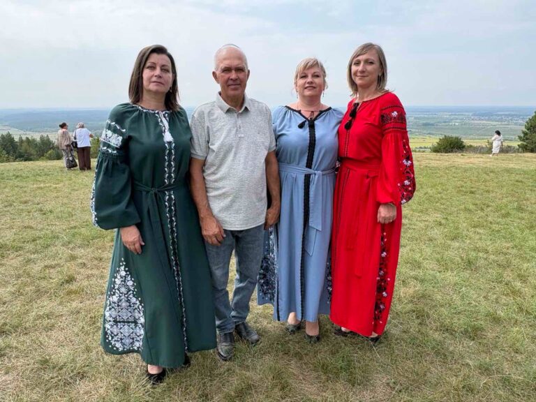 Делегація Бущини на Підлисецькій горі вшанувала пам’ять Маркіяна Шашкевича