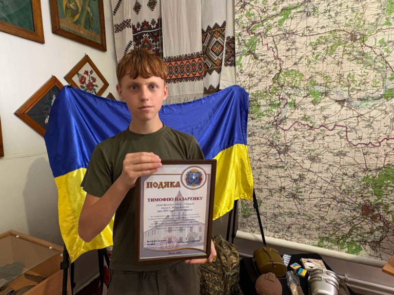 На Бущині юний колекціонер представив свою колекцію військової атрибутики