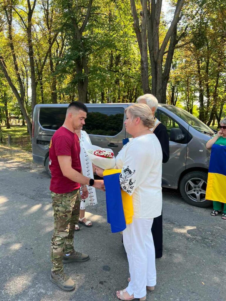 До рідного села Переволочна повернувся з російського полону захисник України