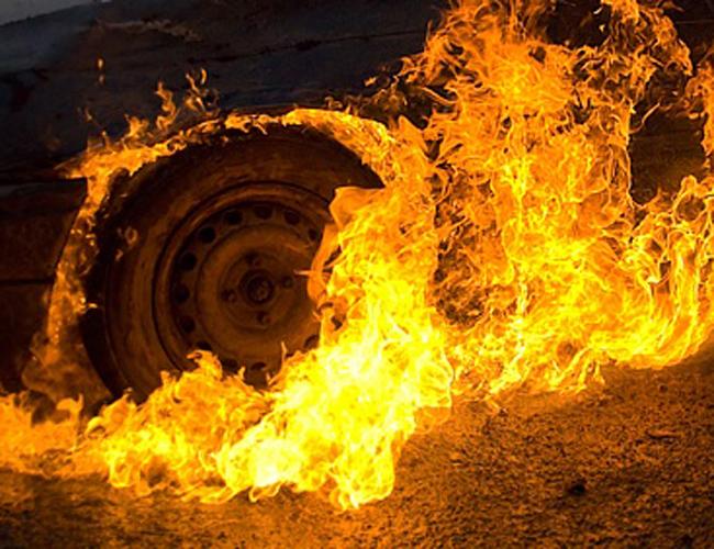 У Красному згорів легковий автомобіль